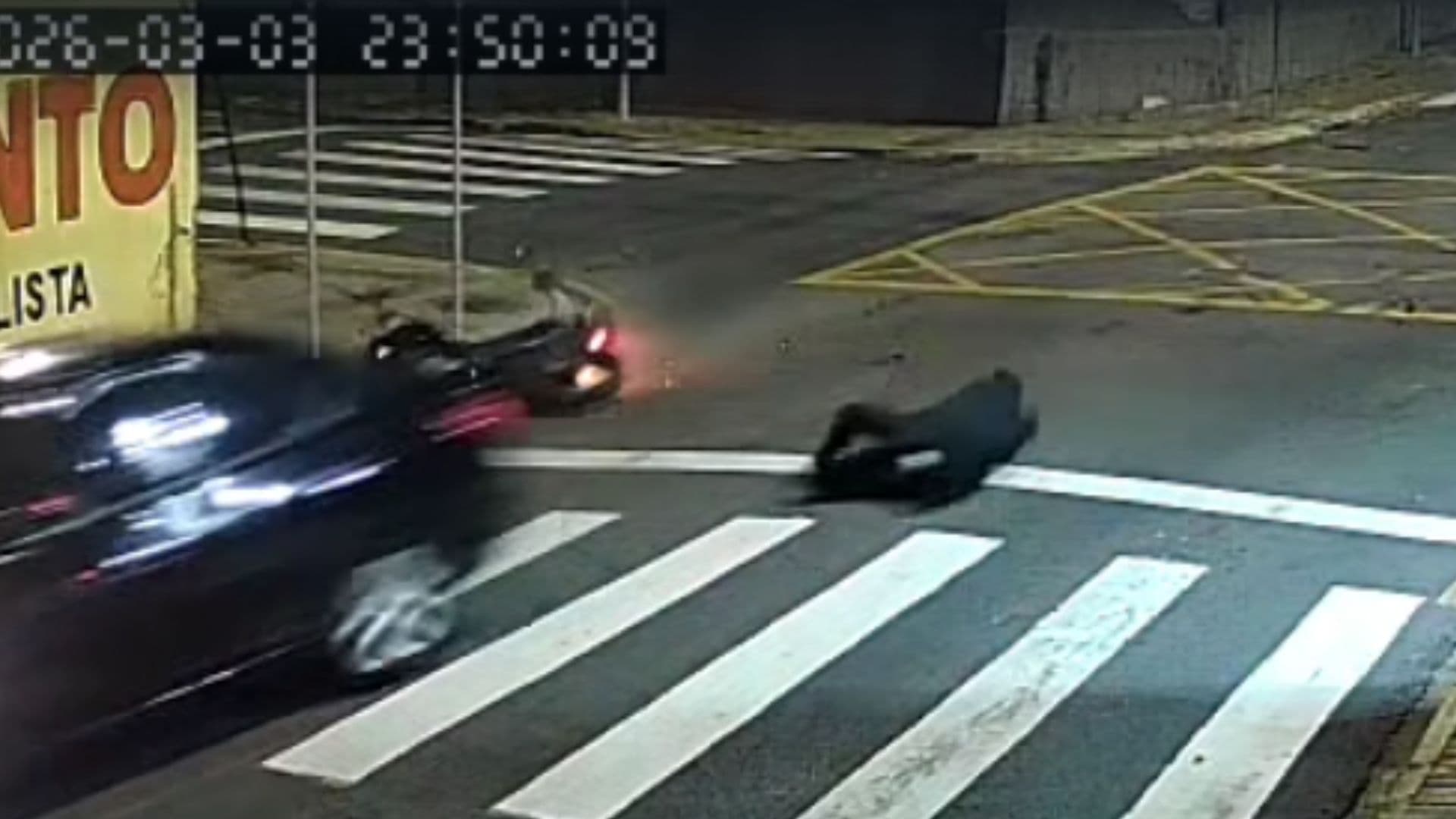 Câmera mostra o momento do acidente que deixou motociclista em estado grave em PG