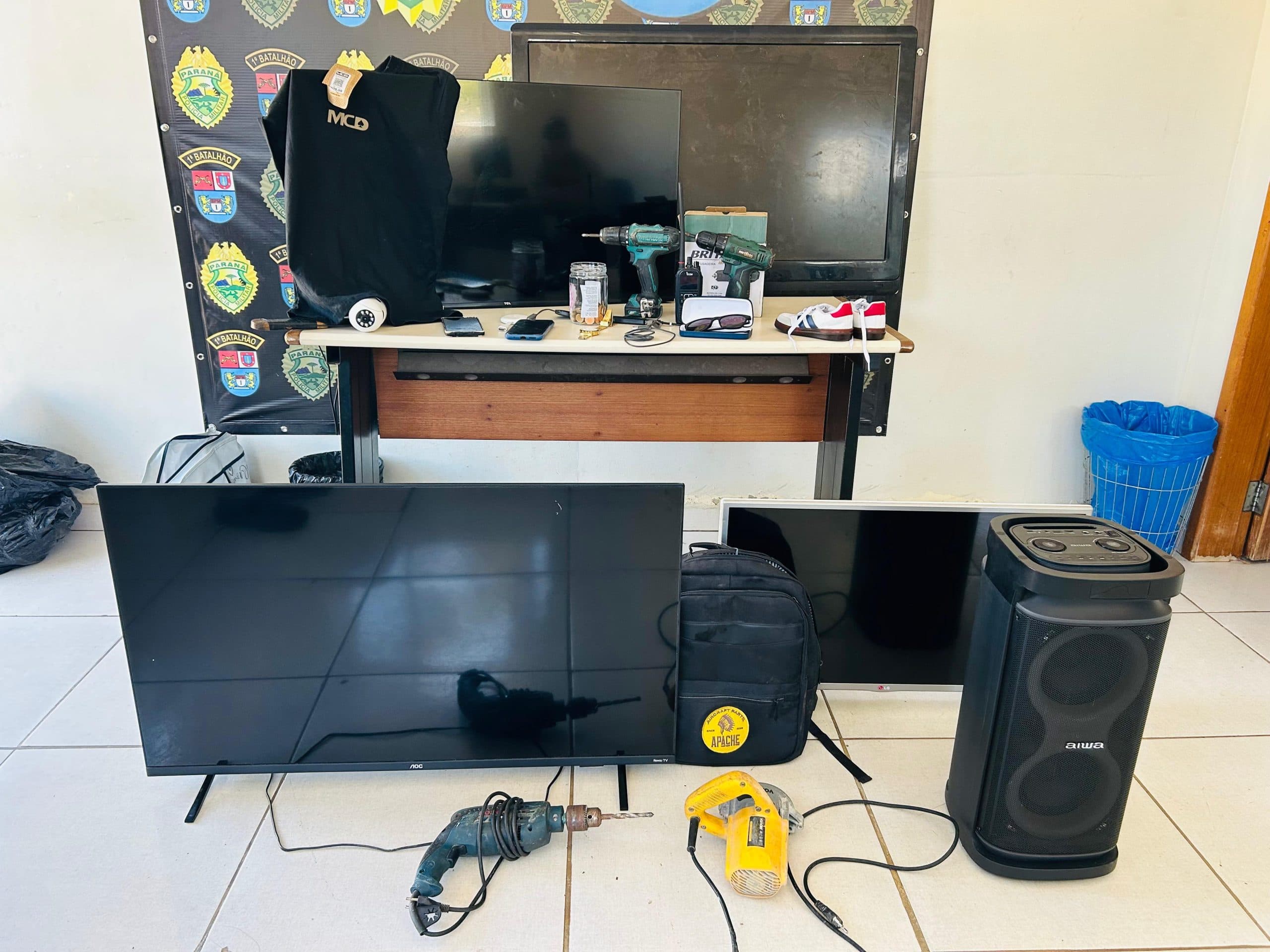 Dois homens são presos por roubo após casa ser invadida em Ponta Grossa; objetos são recuperados