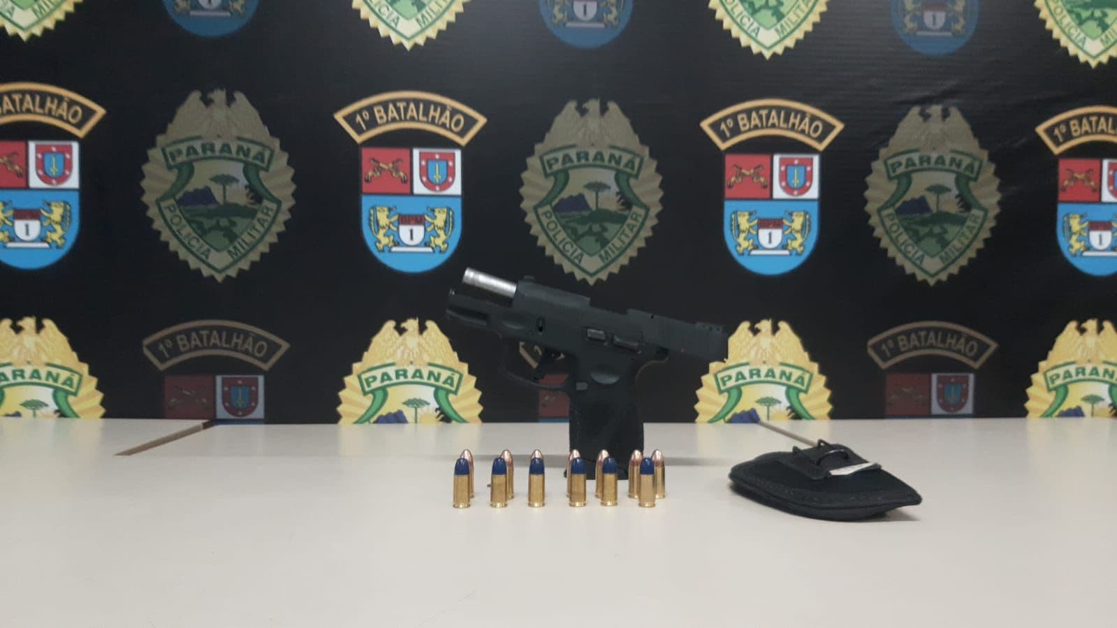 PM age rápido e apreende arma com suspeito no centro de Ponta Grossa