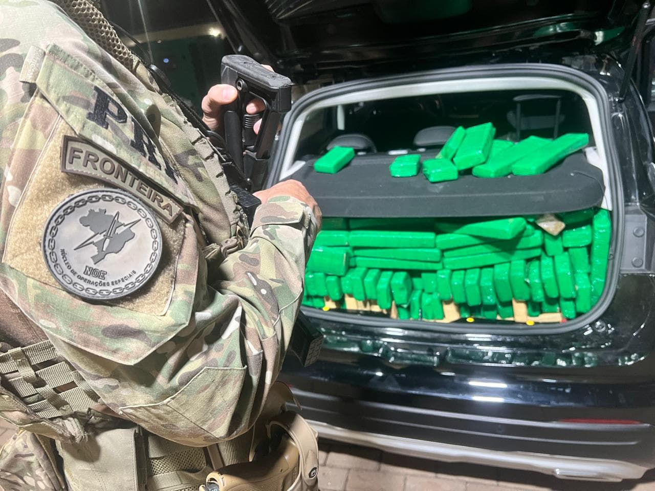 Adolescente é apreendido com quase meia tonelada de maconha na BR-277 no Paraná