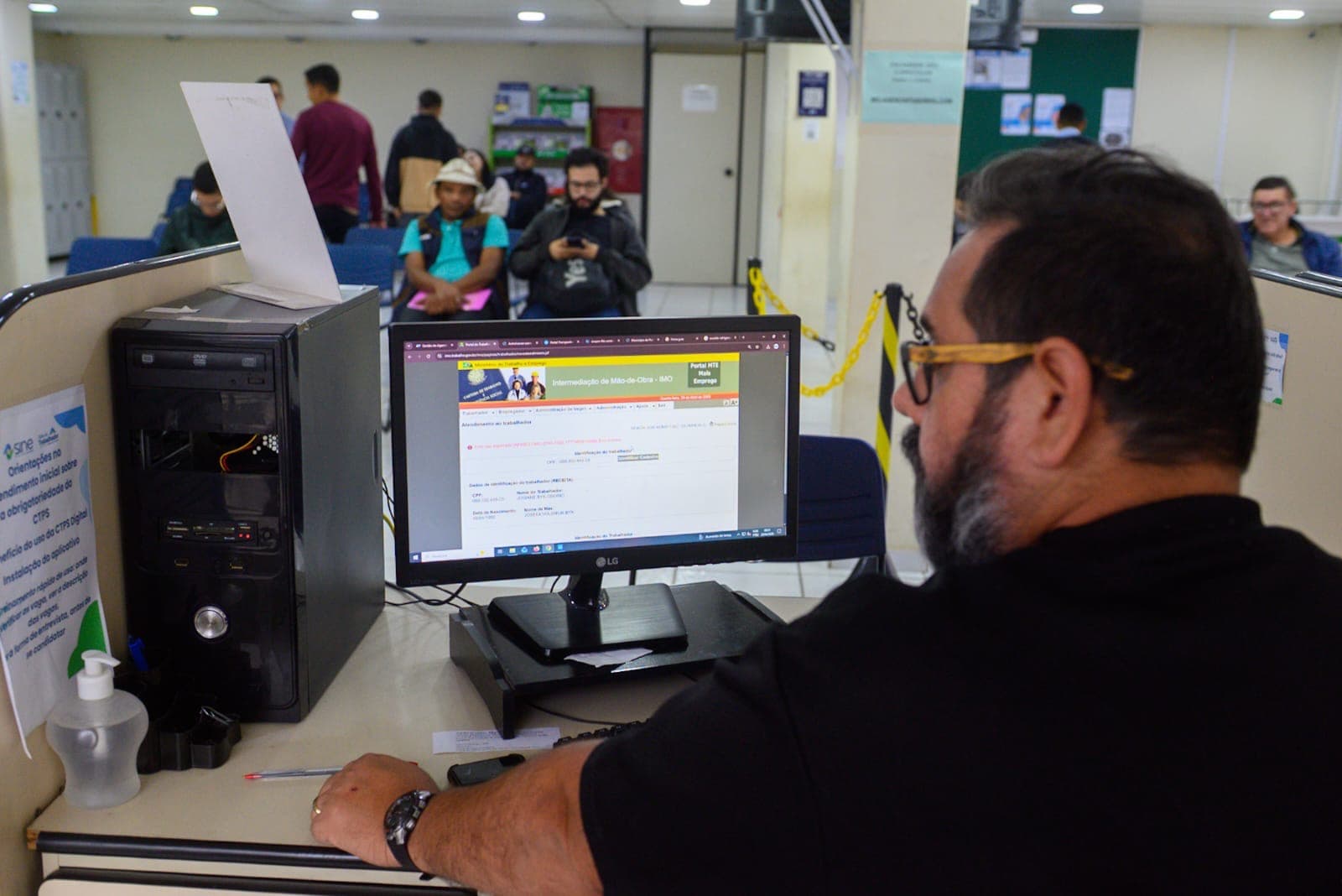 Auxiliar de Produção: Agência do Trabalhador promove entrevista para mais de 30 vagas