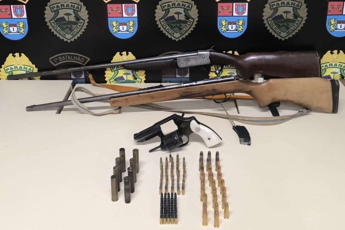 PM descobre armas e munições após mulher denunciar ameaças em distrito de Ponta Grossa