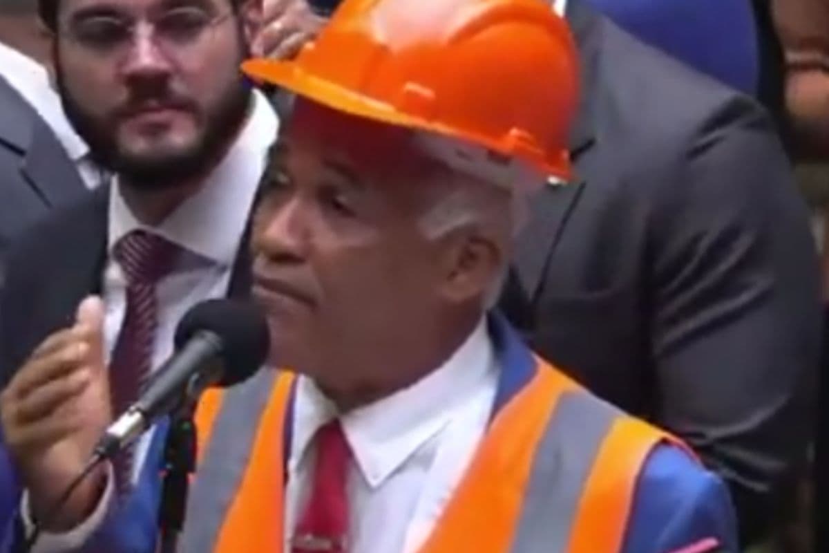 “Façam seu sexo em paz”, diz deputado pastor ao defender o fim da escala 6x1; veja vídeo
