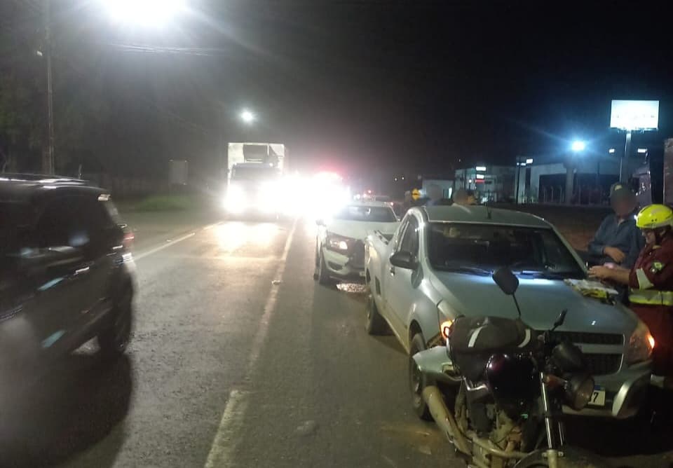 Engavetamento deixa passageira ferida em rodovia de Ponta Grossa