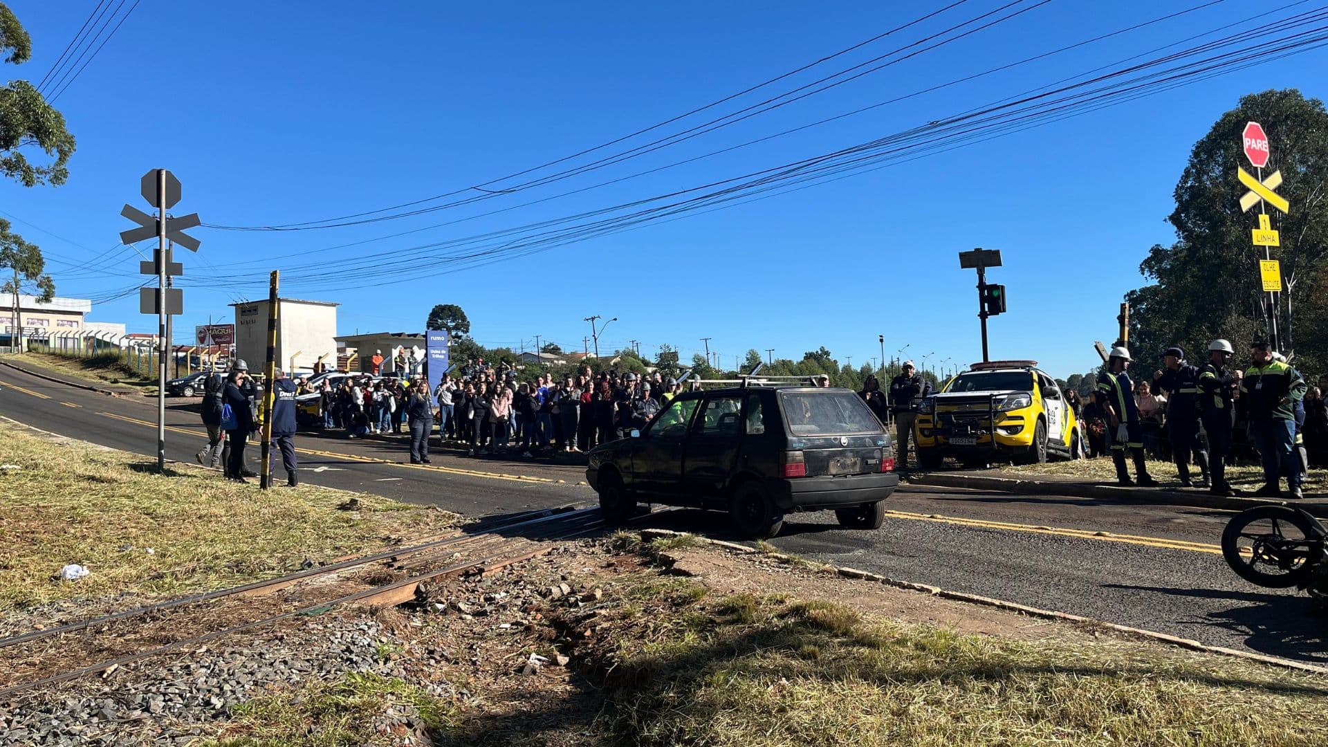 Maio Amarelo: Acompanhe simulação de acidente entre locomotiva e carro em Ponta Grossa