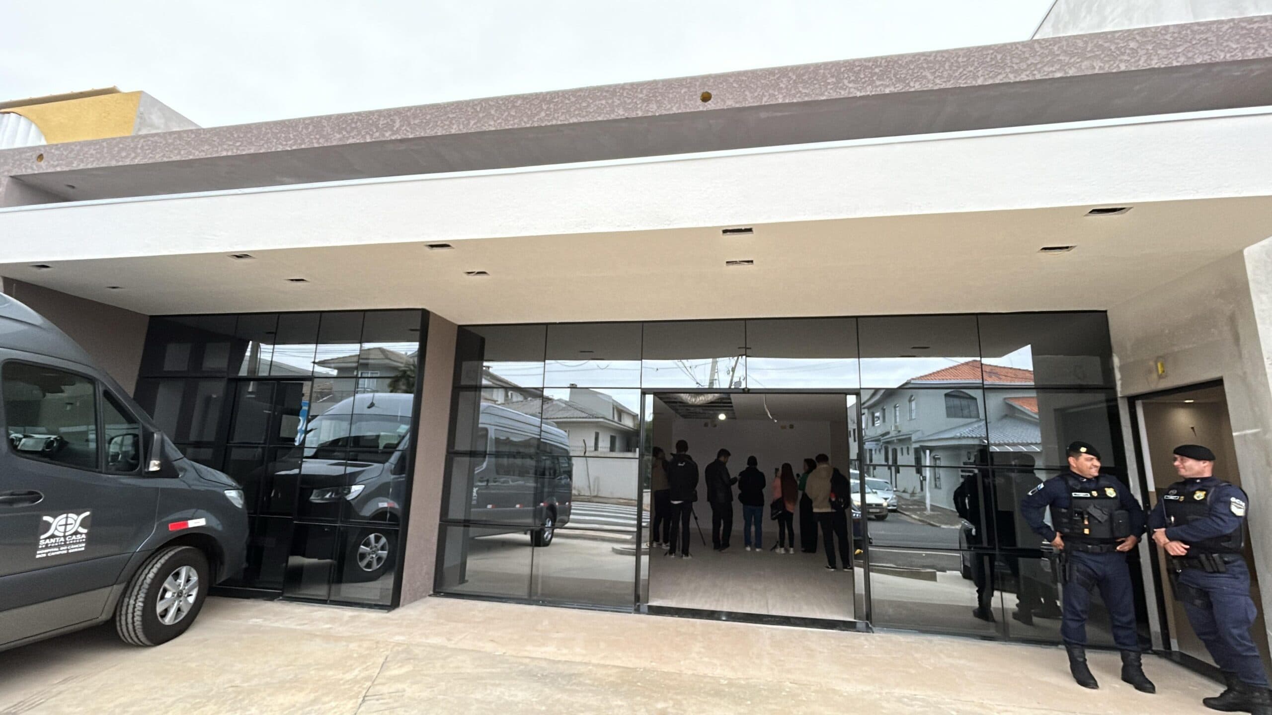 Ao Vivo: Comitiva do Governo Federal visita obras do setor de Radioterapia da Santa Casa em PG
