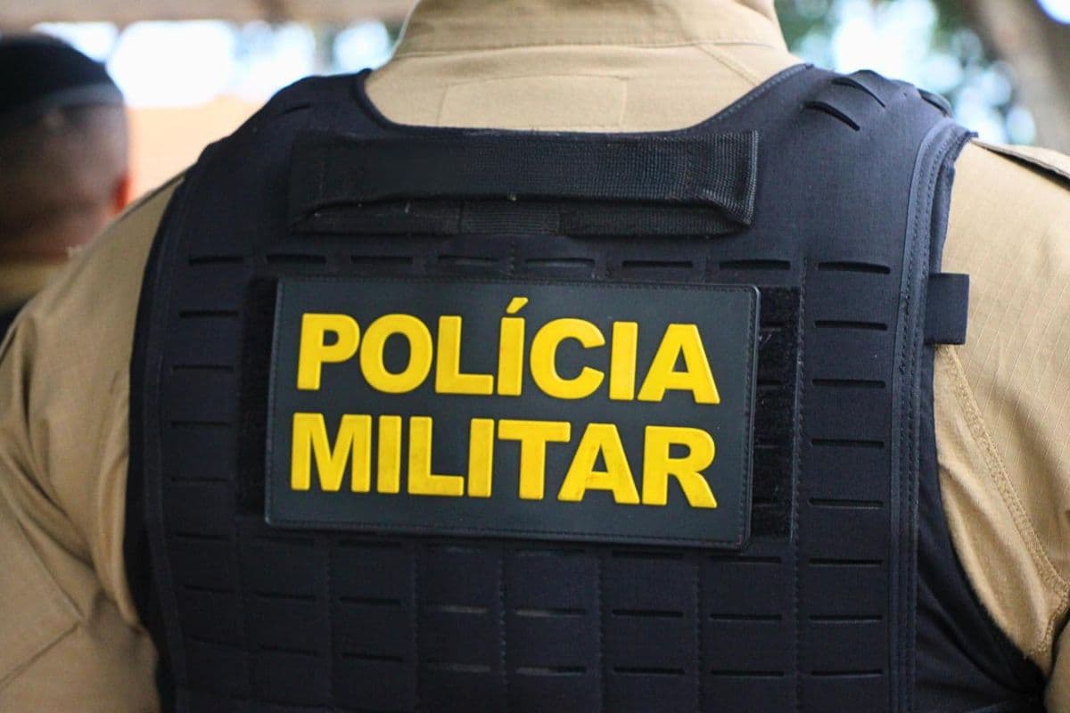 Homem enforca companheira, destrói o carro da vítima e foge