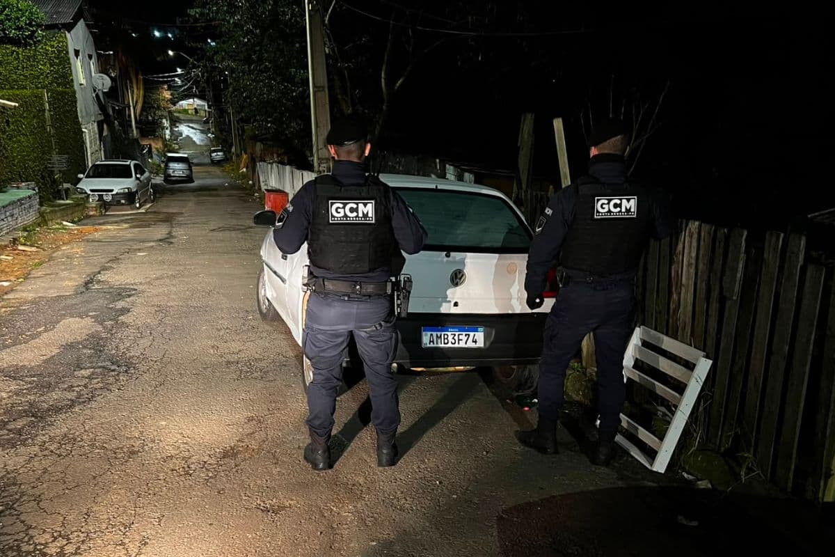 Guarda Municipal recupera carro furtado durante a madrugada em Ponta Grossa