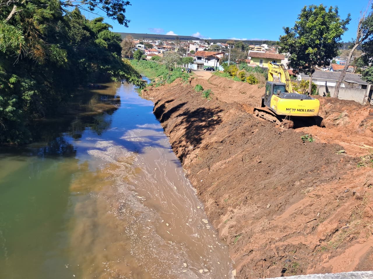 Jaguariaíva inicia serviços no Rio Capivari para prevenir enchentes