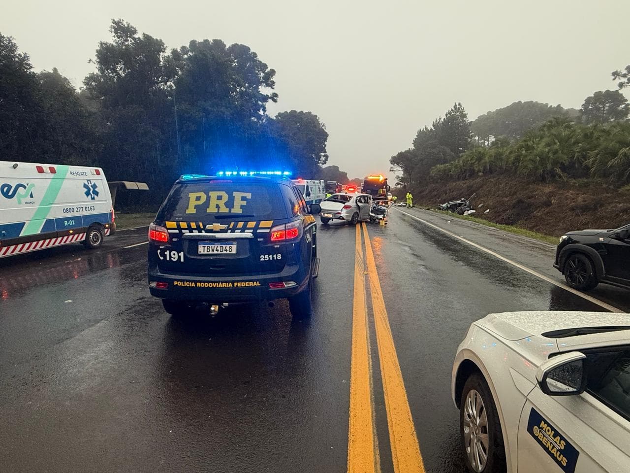 Colisão frontal mata quatro pessoas na BR-277 em Guarapuava