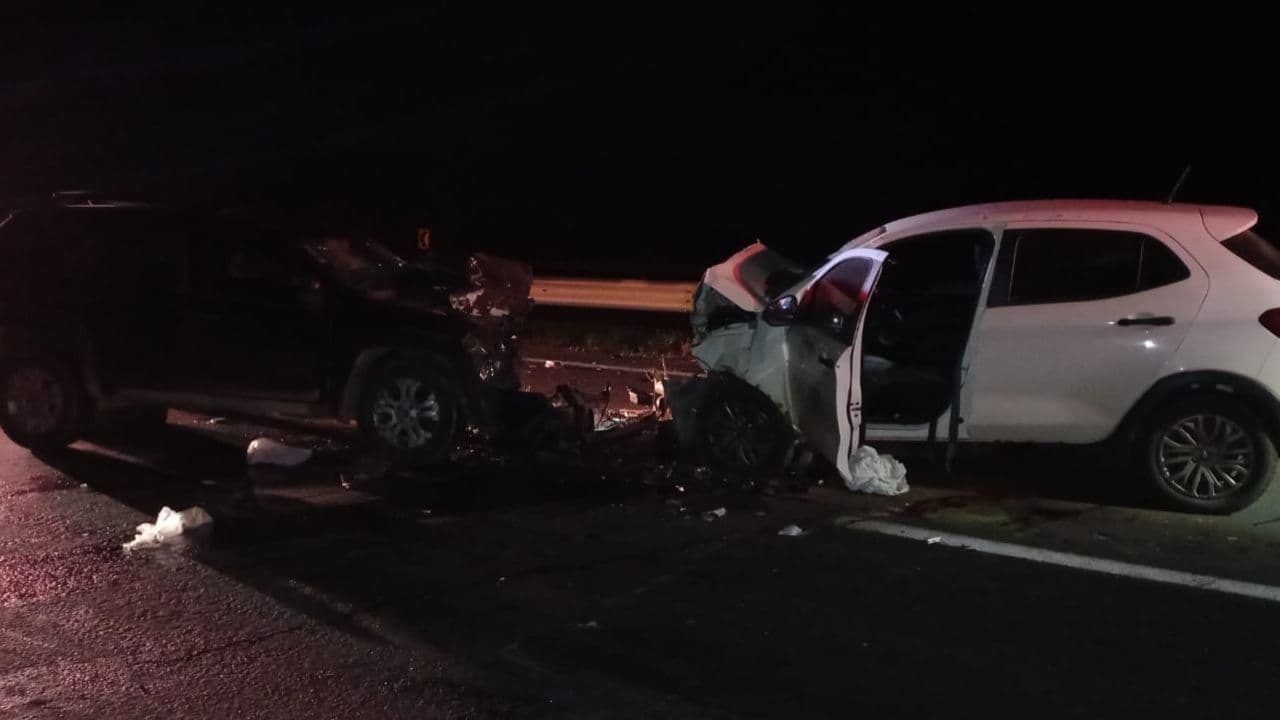 Colisão frontal deixa pessoas gravemente feridas na PR-151 em Castro