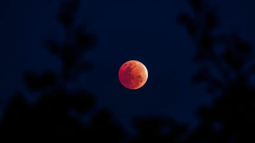 Eclipse lunar