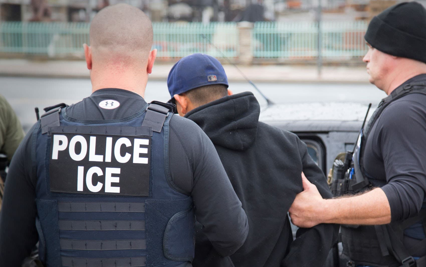 Enfermeira é acusada de ajudar imigrante a fugir do ICE