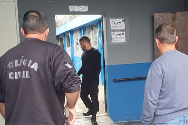 Homem é preso após ir até a casa da ex-mulher e ameaçá-la de morte em Castro