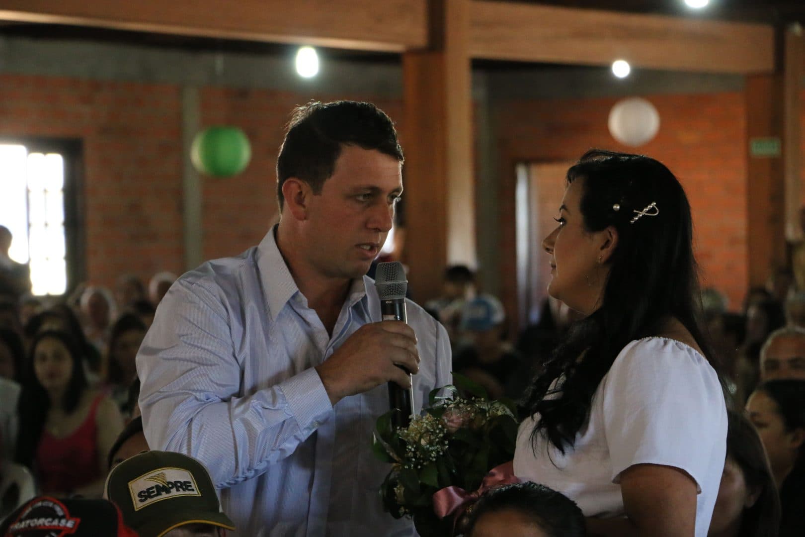Casamento comunitário oficializa união de 47 casais em Castro