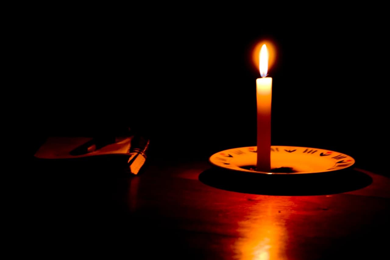 Moradores do Pinheirinho, em PG, denunciam falta de energia desde sexta-feira (17)