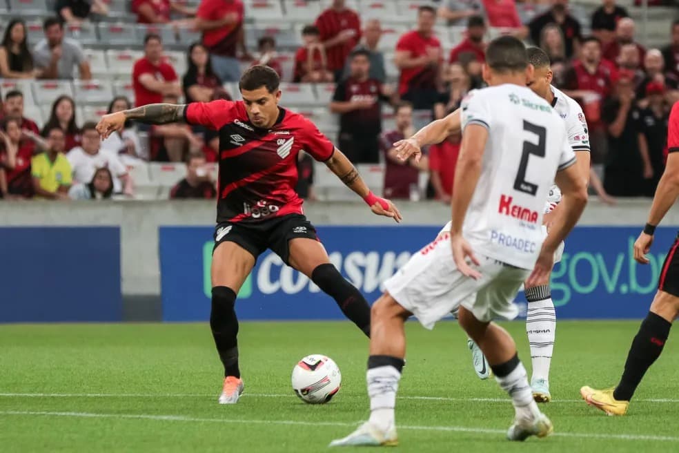 Com três vitórias seguidas, Operário enfrenta o invicto Athletico nesta quinta (15)