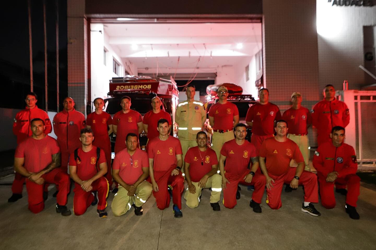 Paraná envia 32 bombeiros para ajudar vítimas de enchentes no RS