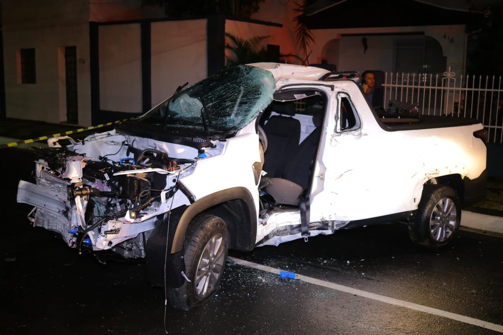 Jovem colide contra poste e fica ferido em bairro de Ponta Grossa