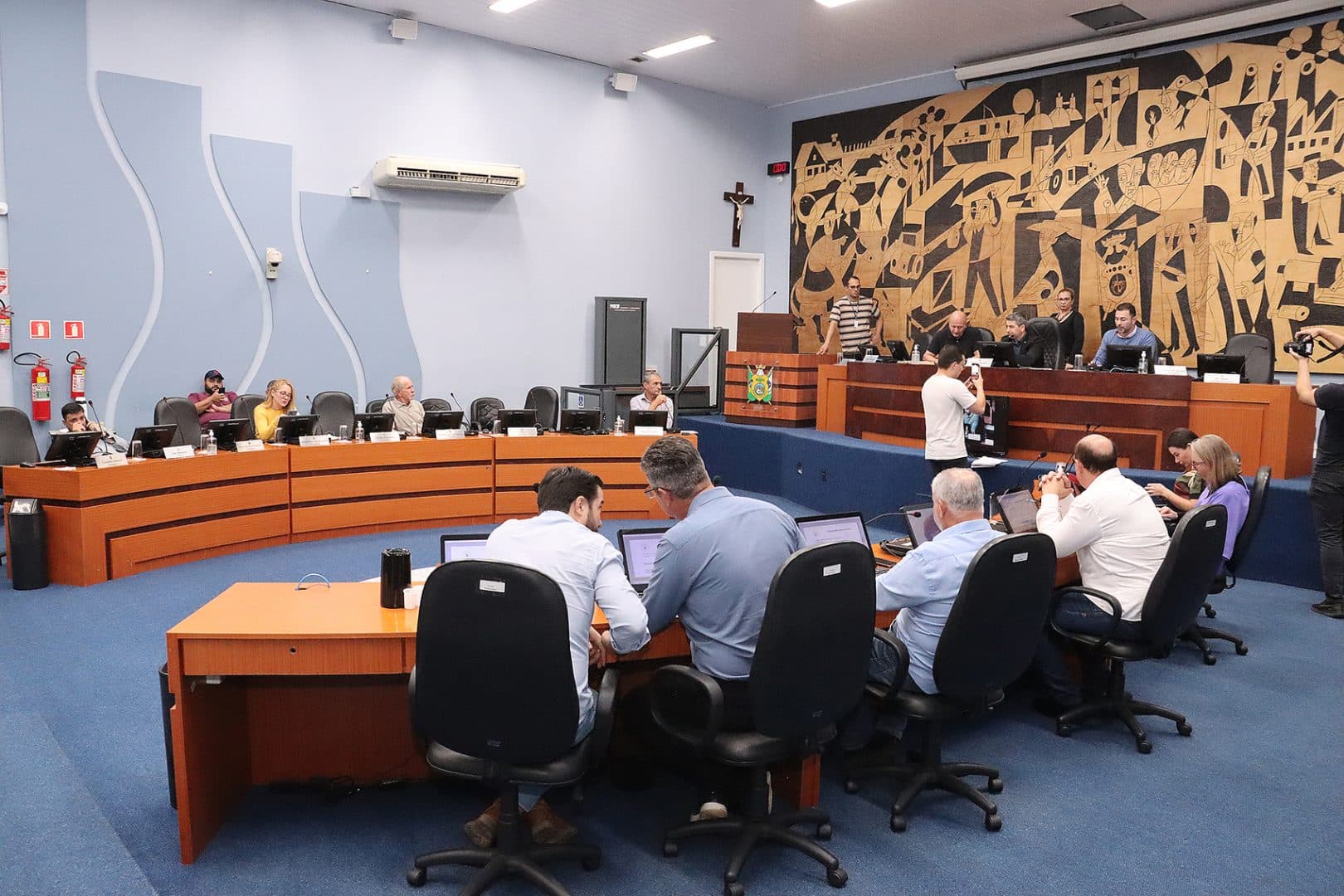 Câmara aprova projeto que autoriza anistia de multas para bares e restaurantes na pandemia