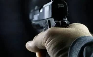 Homem é vítima de assalto à mão armada enquanto abria o portão de casa em Ponta Grossa