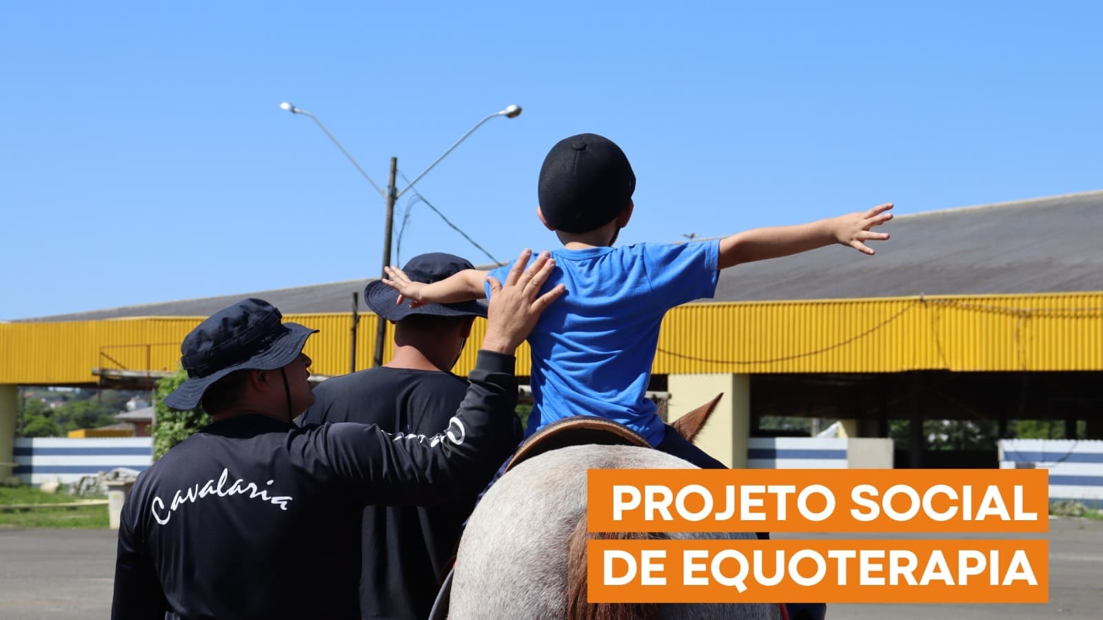 Polícia Militar realiza projeto social de equoterapia em Ponta Grossa. Veja a reportagem