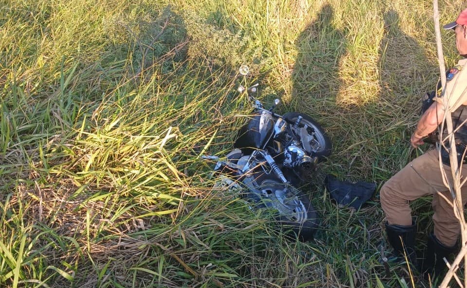 Acidente entre moto e caminhão mobiliza equipes na PR-151