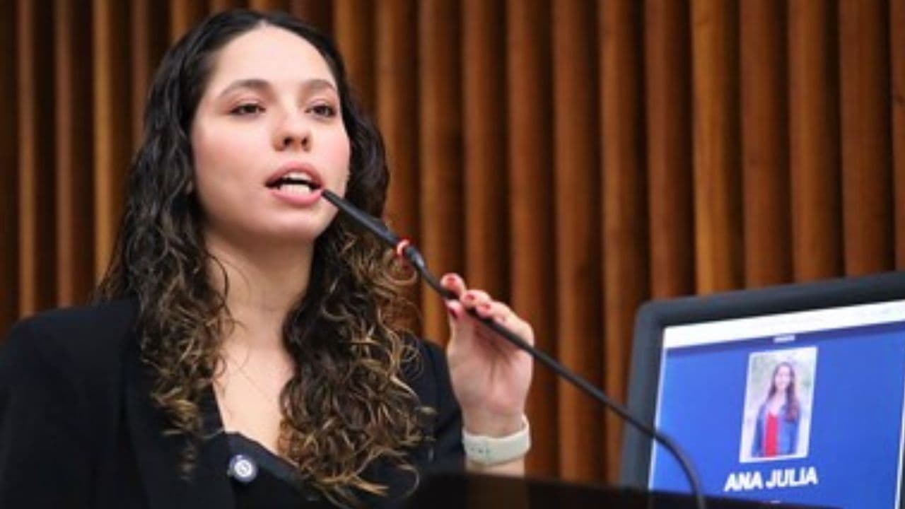 Ana Júlia destacou nesta terça-feira dia 29 de abril os dez anos do Massacre do Centro Cívico