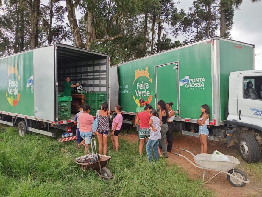 Feira-Verde-atende-moradores-do-Gralha-Azul-1-880×660