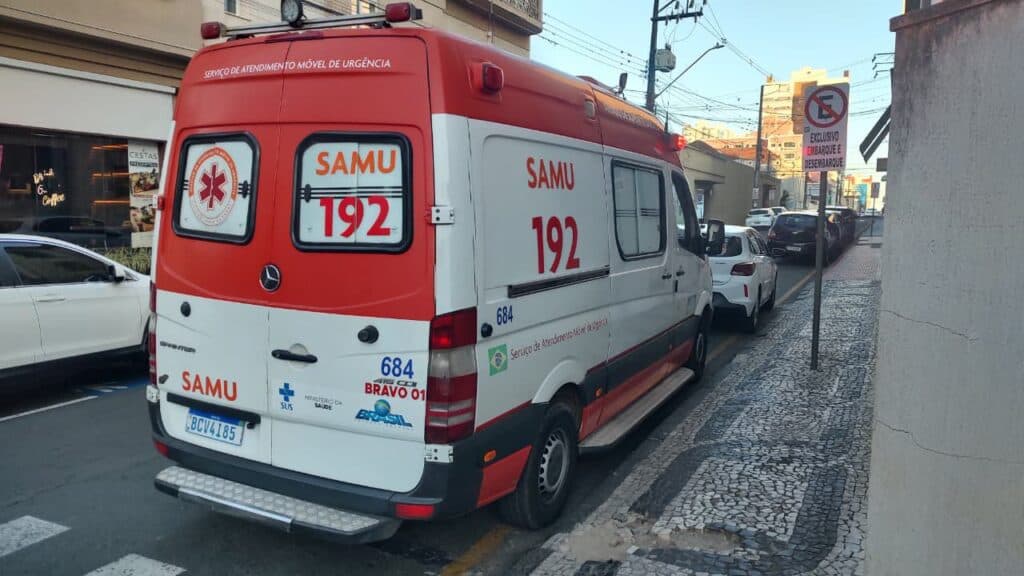 Vendedor ambulante é atropelado no Centro de Ponta Grossa