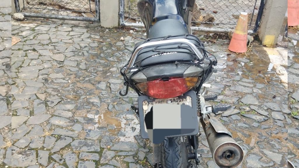 Polícia Militar prende jovem de 21 anos e recupera motocicleta furtada com sinais de adulteração durante patrulhamento no bairro Uvaranas