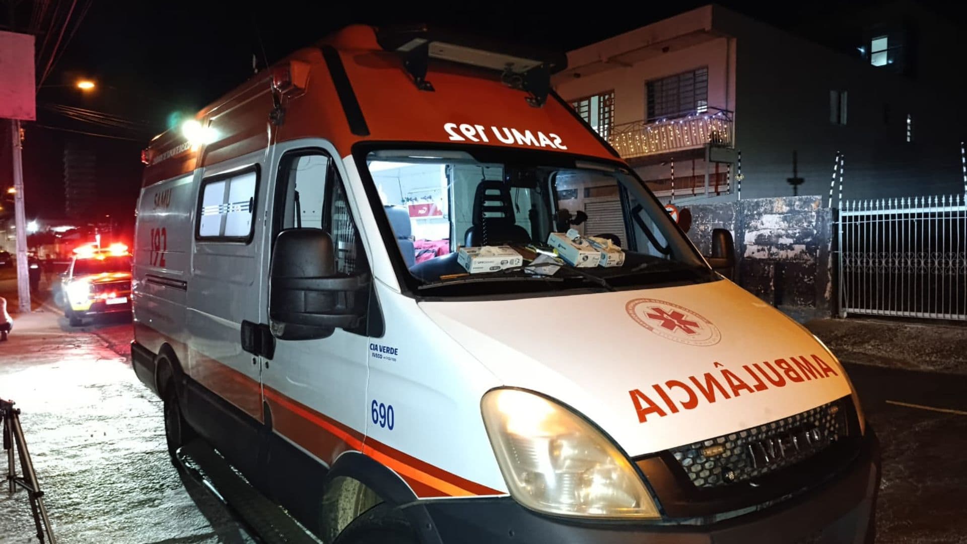 Atropelamento por moto deixa duas pessoas feridas no bairro Nova Rússia em PG