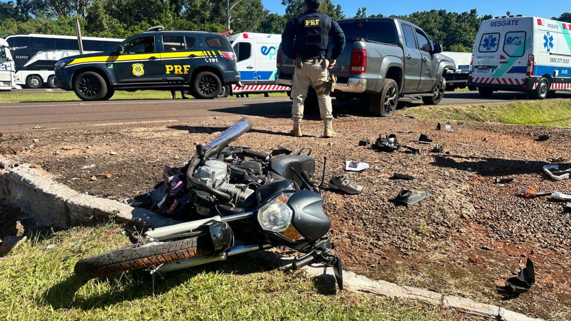 Caminhonete bate na traseira de moto e mata homem em Cascavel