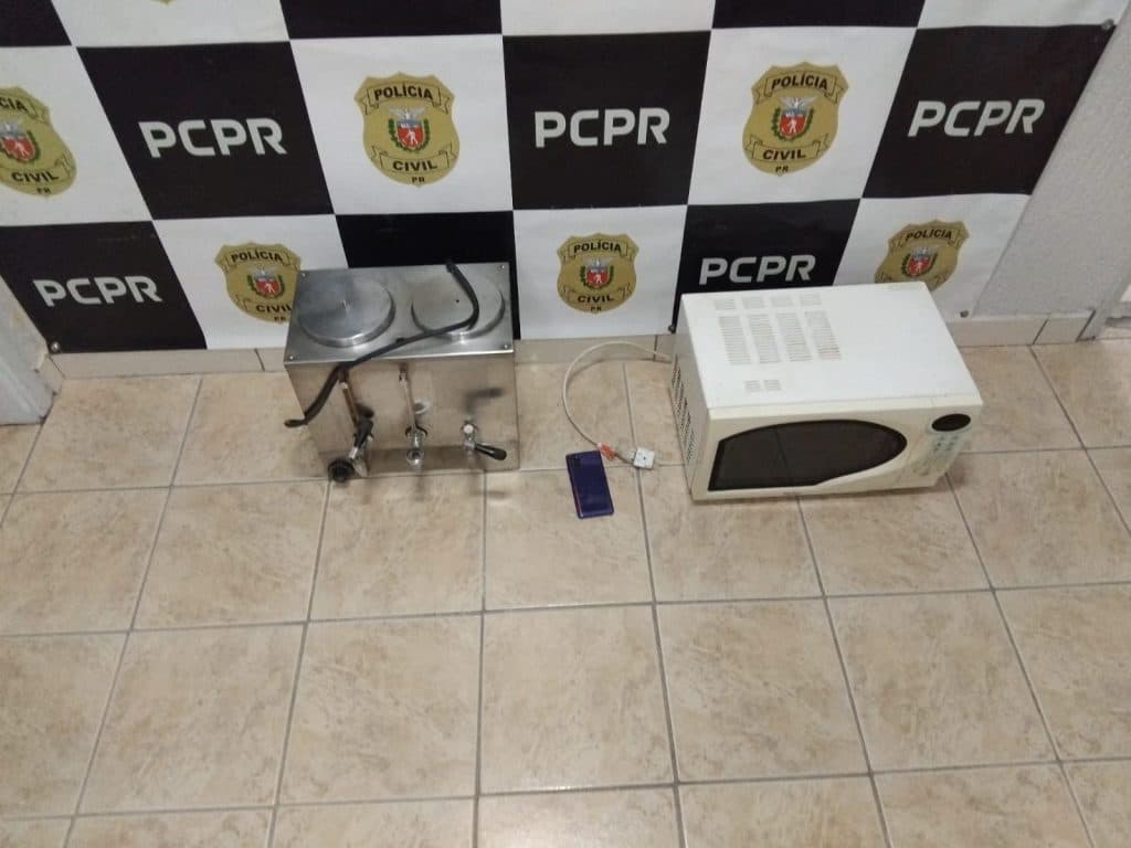 Polícia Civil prende dupla em flagrante por furto a comércio em Castro