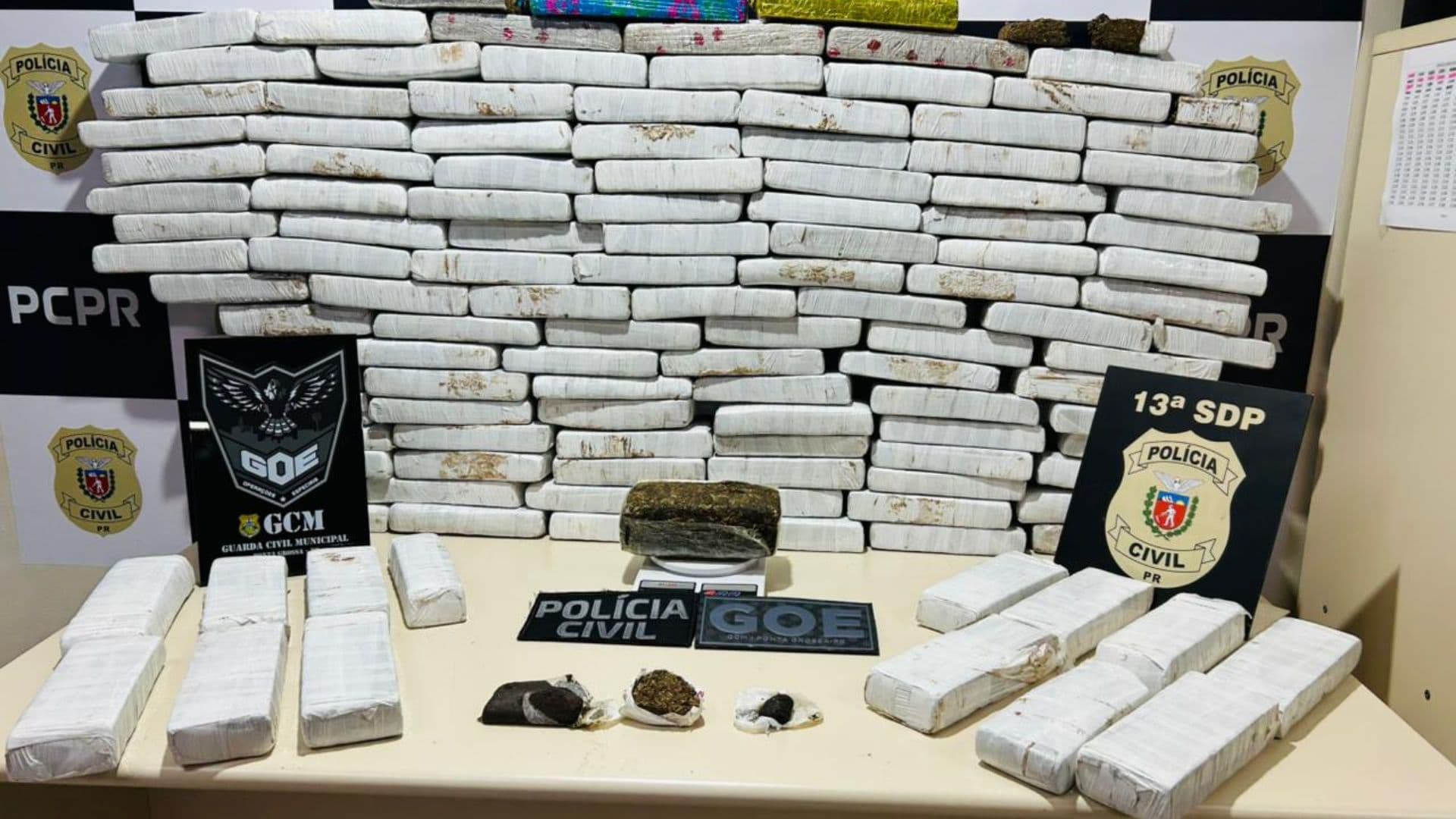 Polícia Civil e GCM apreendem 100 kg de maconha no Jardim Carvalho em PG