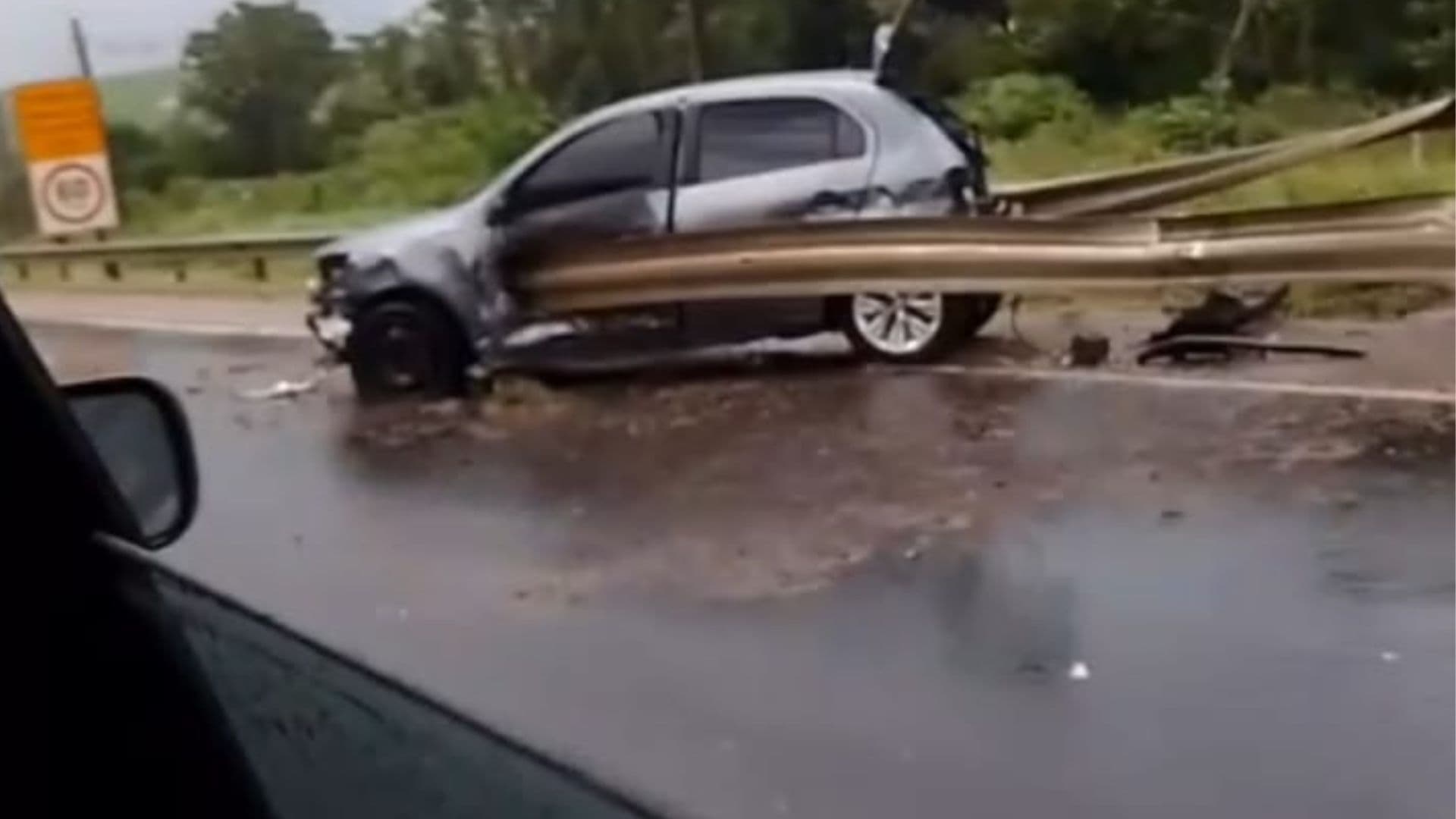 Três veículos se envolvem em acidente na PR-151 em Ponta Grossa