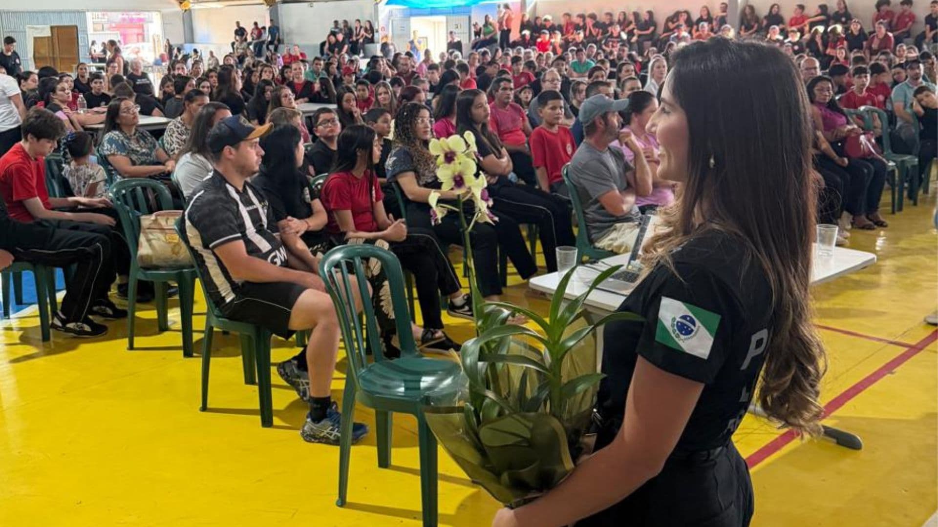 Delegada promove diálogo sobre segurança e cidadania com jovens de Ipiranga