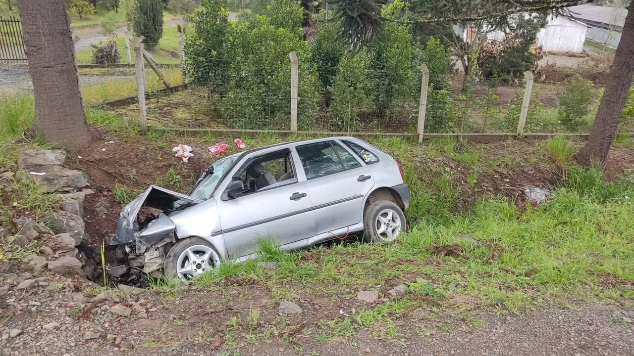 Grave acidente deixa quatro pessoas feridas na BR-153 em Mallet