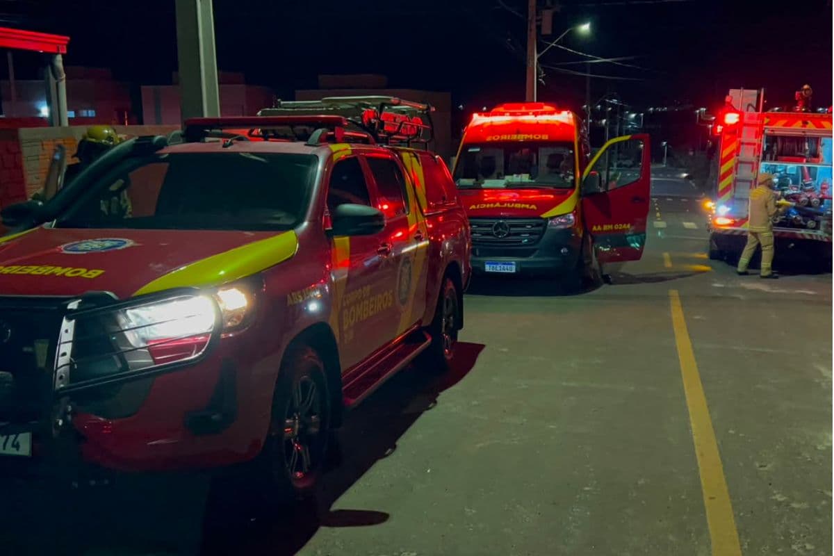 Homem coloca fogo em objetos dentro de casa e provoca incêndio na residência no San Martin