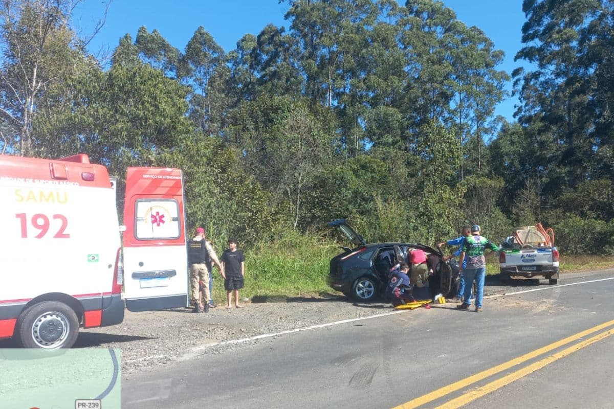 Jovem fica ferida após colisão entre carro e caminhonete na PR-160, em Imbaú