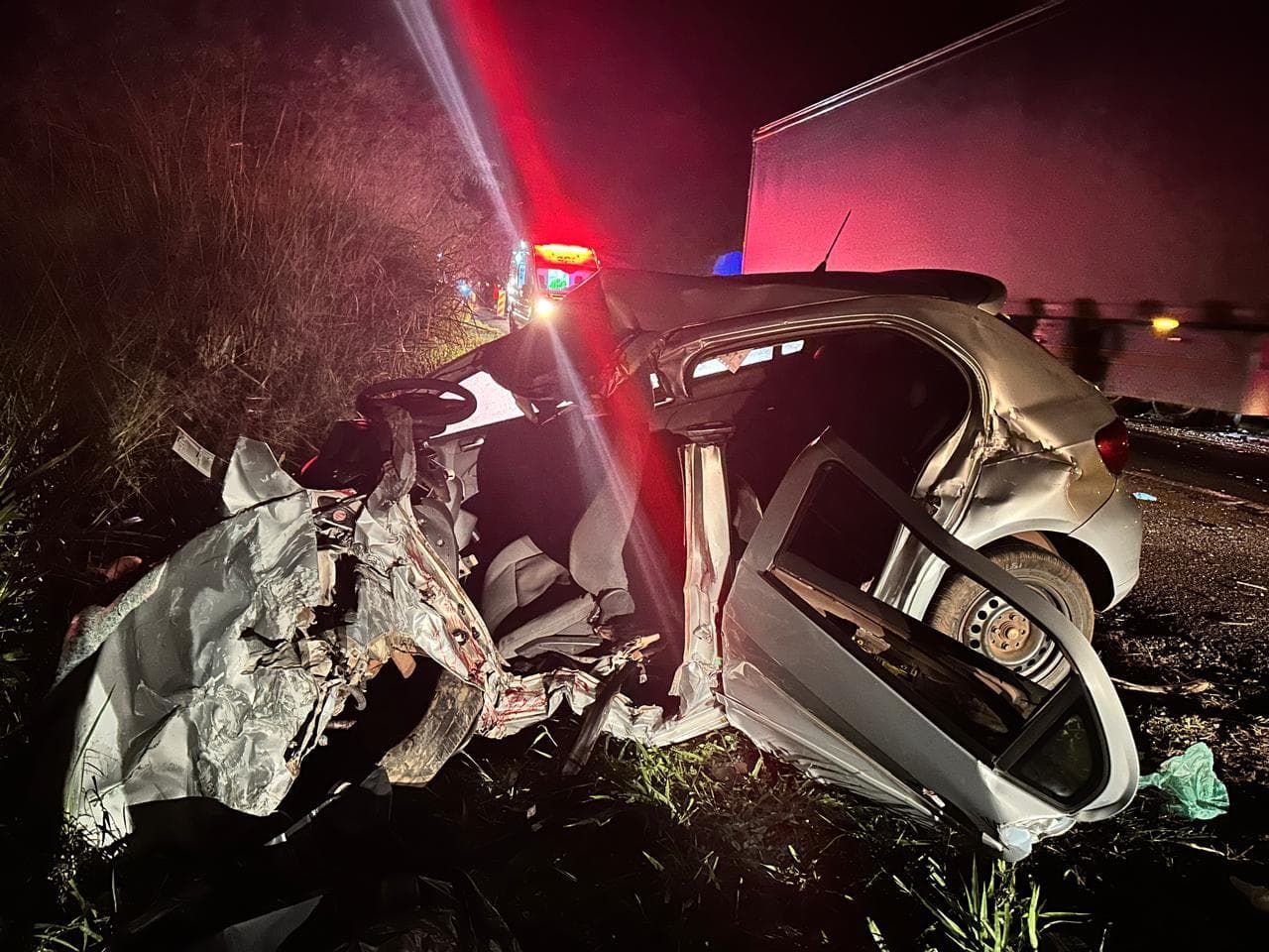 Colisão frontal mata três pessoas na BR-153 no Paraná