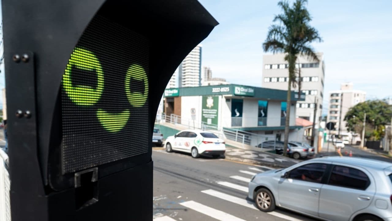 Ponta Grossa testa totem com inteligência artificial para prevenir acidentes de trânsito