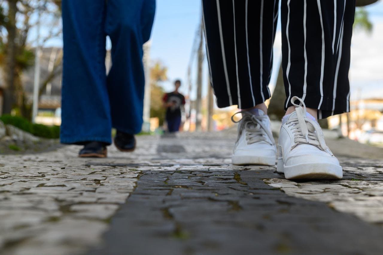 Sua calçada é irregular? Conheça o novo manual da Prefeitura de PG