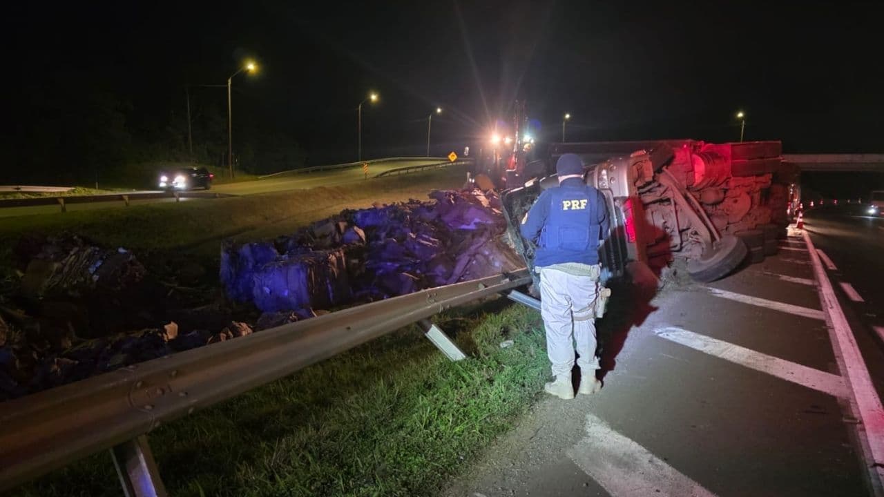 Motorista é ejetado e morre após grave acidente na BR-376 no Paraná