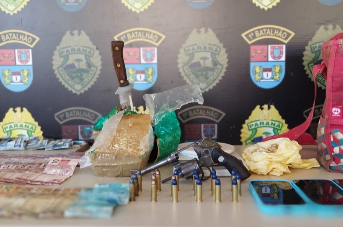 PM apreende crack, arma e munições durante abordagem em Ponta Grossa