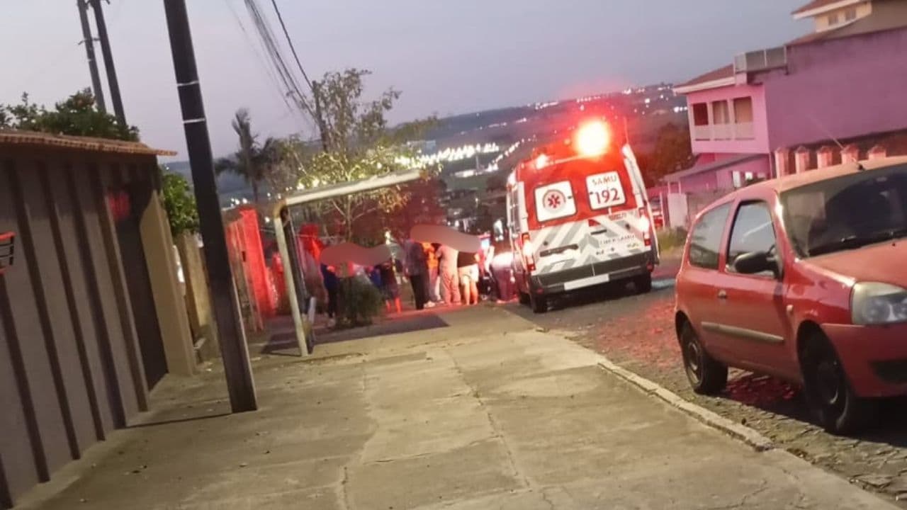 Jovem é atropelado após descer de ônibus em Ponta Grossa