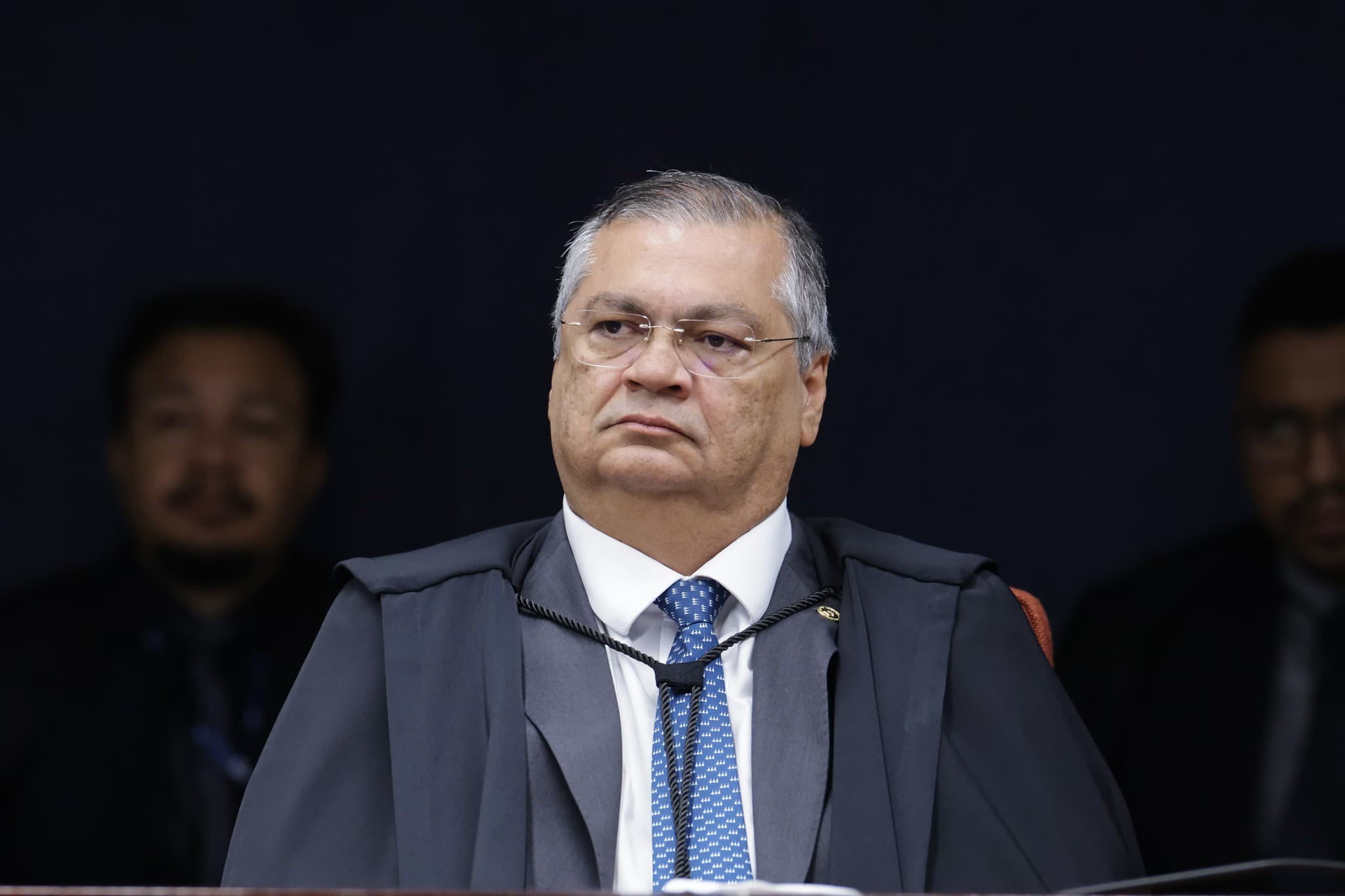 Flávio Bolsonaro pede afastamento de Dino no STF