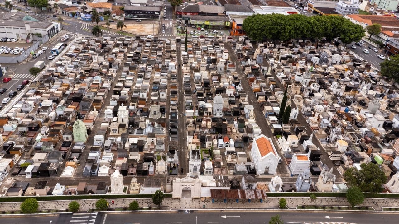 Prefeitura de PG divulga prazos para obras e limpeza de túmulos antes de Finados