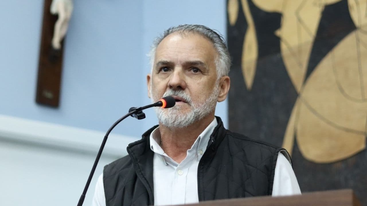 Vererador Florenal atualiza estado de saúde após deixar restaurante de ambulância