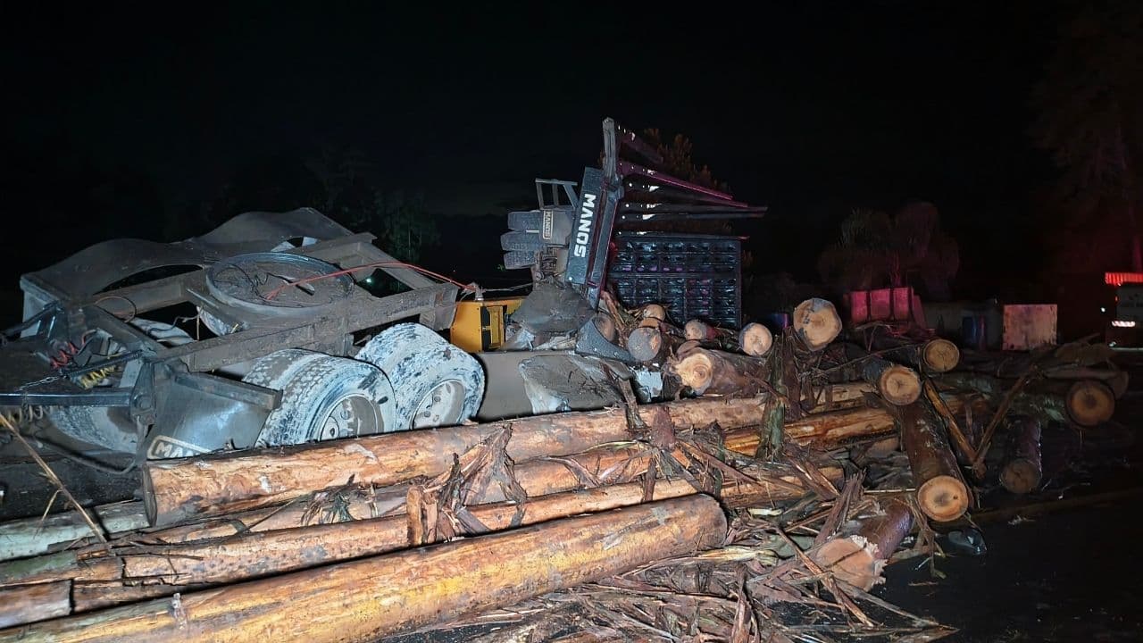 Motorista morre em grave acidente envolvendo caminhões e carro na PR-151 em Ponta Grossa
